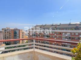 Flat, 114.00 m², close to bus and metro