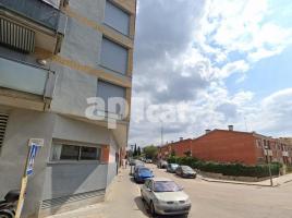 Flat, 57.00 m², near bus and train, almost new