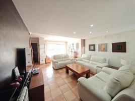 Houses (terraced house), 217.00 m², near bus and train, almost new, Calle Sorres, 19