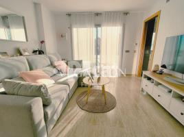 Flat, 82.00 m², near bus and train, almost new