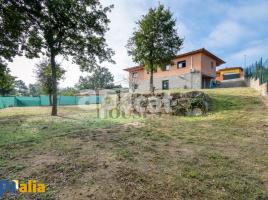 Houses (detached house), 245 m², almost new