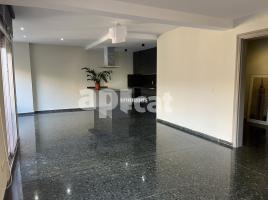 Flat, 133.00 m², near bus and train