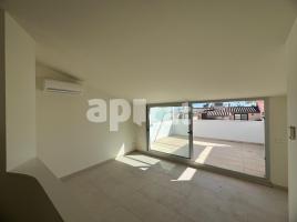 Attic, 104.35 m², near bus and train, almost new