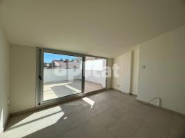 Attic, 104.35 m², near bus and train, almost new