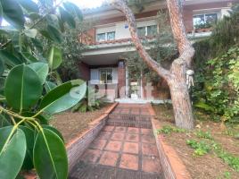 Casa (xalet / torre), 315.00 m², Calle de Cubelles