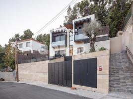  (unifamiliar adossada), 572 m², جديد تقريبا, Zona