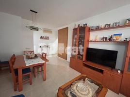 Flat, 65.00 m², near bus and train, almost new