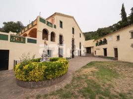 Houses (country house), 2200.00 m², near bus and train