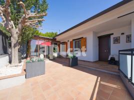 Houses (villa / tower), 300.00 m², Calle Margarida