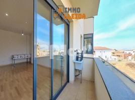 Piso, 75.00 m², cerca de bus y tren, seminuevo, Calle Estació