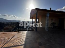 Casa (chalet / torre), 300.00 m², seminuevo