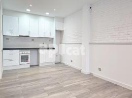 Piso, 85.00 m², cerca de bus y tren