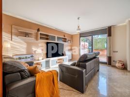 Casa (unifamiliar adosada), 300.00 m², cerca de bus y tren, seminuevo