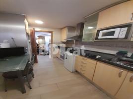 Piso, 82.00 m², cerca de bus y tren, seminuevo