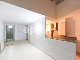 Flat, 96.00 m², near bus and train, almost new