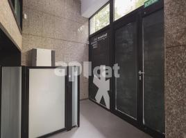For rent business premises, 725.00 m², close to bus and metro, Calle de Calàbria