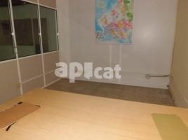 в аренду в Коммерческая недвижимость, 136.00 m², pядом автобусный и железнодорожный