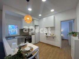 Attic, 52.00 m², close to bus and metro