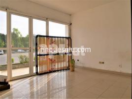 For rent business premises, 34.00 m², Calle Crisantem