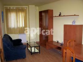 в аренду в квартира, 37.00 m², pядом автобусный и железнодорожный, Calle de l'Anselm Clavé