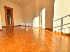 Piso, 95.00 m², cerca de bus y tren
