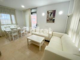 Apartament, 103.00 m², 附近的公共汽車和火車, 九成新