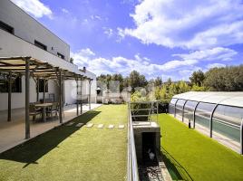  (unifamiliar aïllada), 313.00 m², près de bus et de train, presque neuf