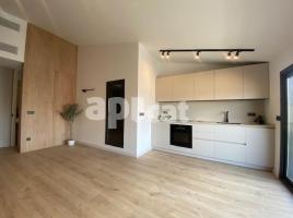 Àtic, 64.00 m², prop de bus i tren
