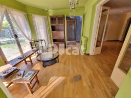 Piso, 140.00 m², cerca de bus y tren