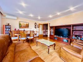 Квартиры, 100.00 m², pядом автобусный и железнодорожный, почти новый, Calle de Pere III, 35