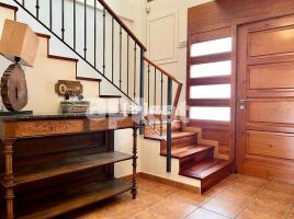 Houses (terraced house), 281 m², almost new, Zona