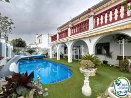 Houses (villa / tower), 293.00 m², Calle Montgrí, 191