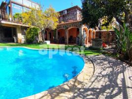 Houses (villa / tower), 360.00 m², near bus and train, Calle Guilleries