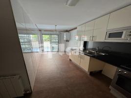 Flat, 116.00 m², near bus and train, almost new