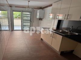 Flat, 116.00 m², near bus and train, almost new