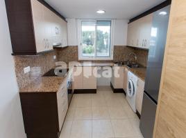 Pis, 104.00 m², près de bus et de train, presque neuf