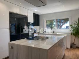 Casa (unifamiliar aislada), 531.00 m², cerca de bus y tren