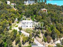 Houses (villa / tower), 193.00 m², almost new