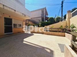 Pis, 57.00 m², près de bus et de train