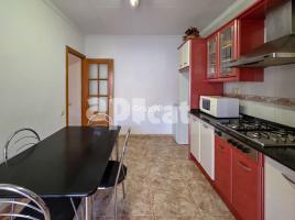 Pis, 85.00 m², حافلة قرب والقطار
