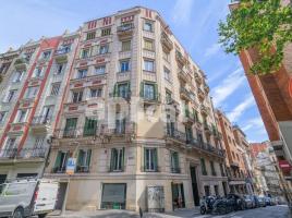 Pis, 130.00 m², près de bus et de métro