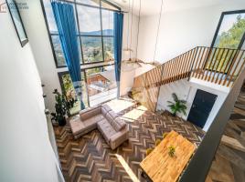  (unifamiliar aïllada), 270.00 m², in der Nähe von Bus und Bahn, fast neu