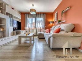 Attic, 100 m², Zona