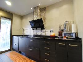  (unifamiliar aïllada), 221.00 m², حافلة قرب والقطار