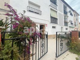 Flat, 110.00 m², near bus and train