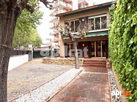  (unifamiliar aïllada), 246.00 m², près de bus et de train