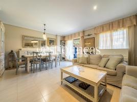 Рядный дом, 205.00 m², pядом автобусный и железнодорожный, почти новый