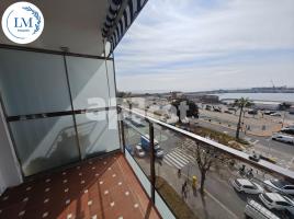 Pis, 93.00 m², حافلة قرب والقطار