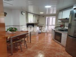 Flat, 138.00 m², near bus and train