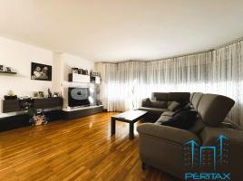 Piso, 254.00 m², cerca de bus y tren, El Centre